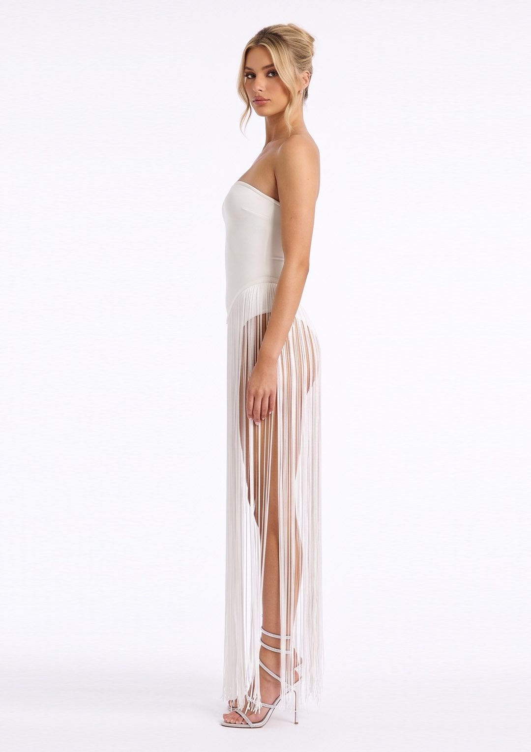 The Sculpting White Fringe Body